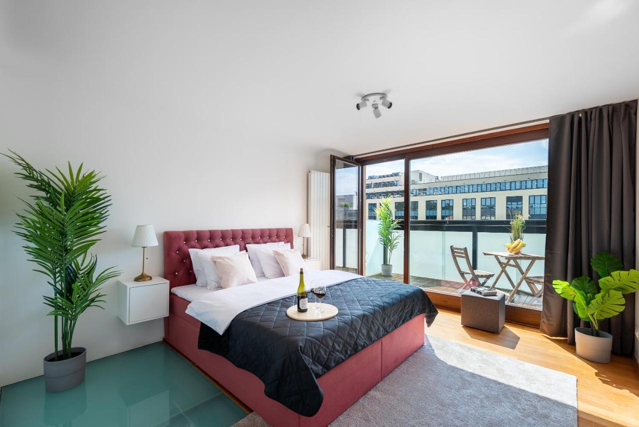 Apartment With Balcony And Parking Near The Prague Museum Exterior foto